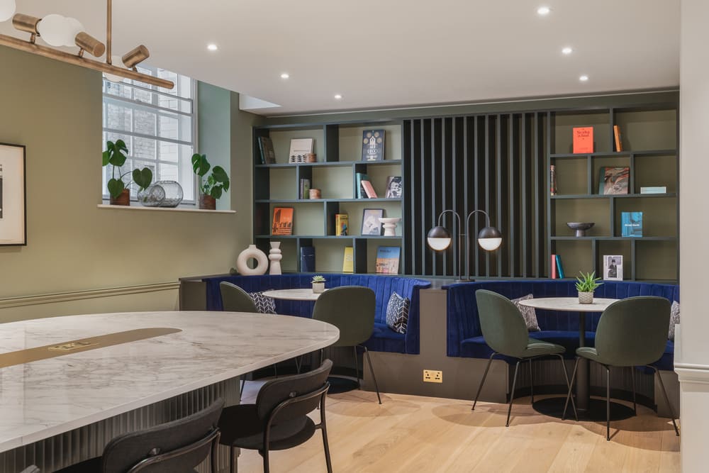 Modern Lounge Centralcourt Argyll (1)